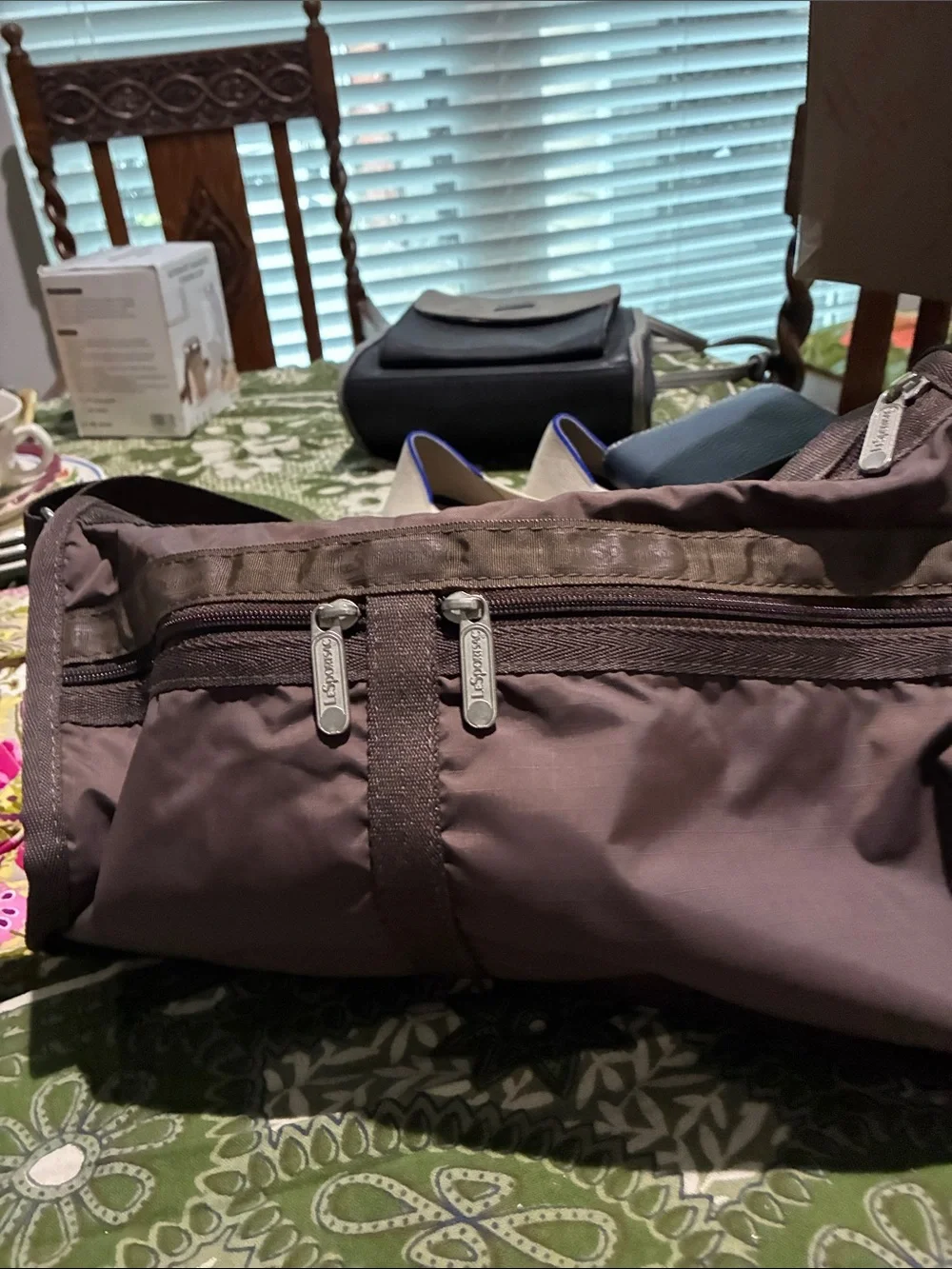 LeSportsac DELUXE EVERYDAY BAG. EC. Brown Nylon w/black inside.Multi compartment